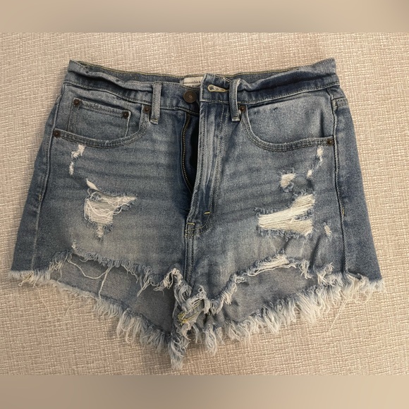 Abercrombie & Fitch The Boyfriend Shorts High Rise-  Size 26/2 - Picture 1 of 3